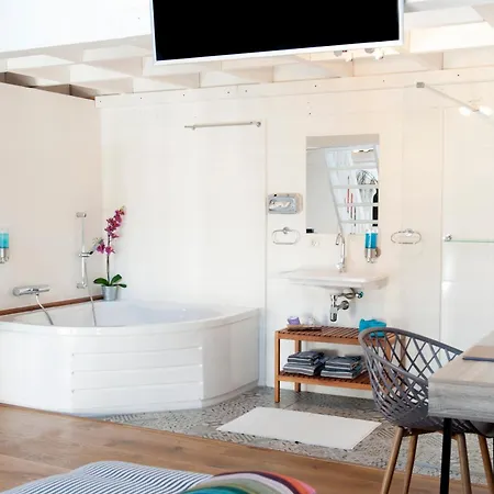Boutique De Salon 4*