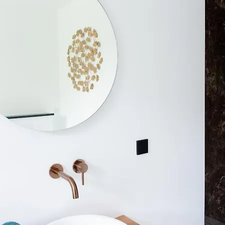 Boutique De Salon 4*