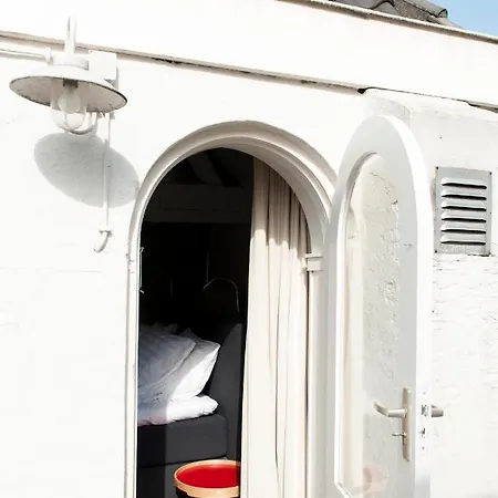 Boutique De Salon 4*