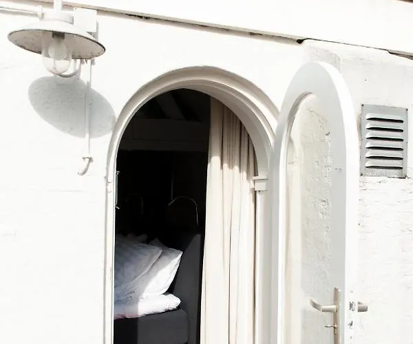 Boutique De Salon 4*